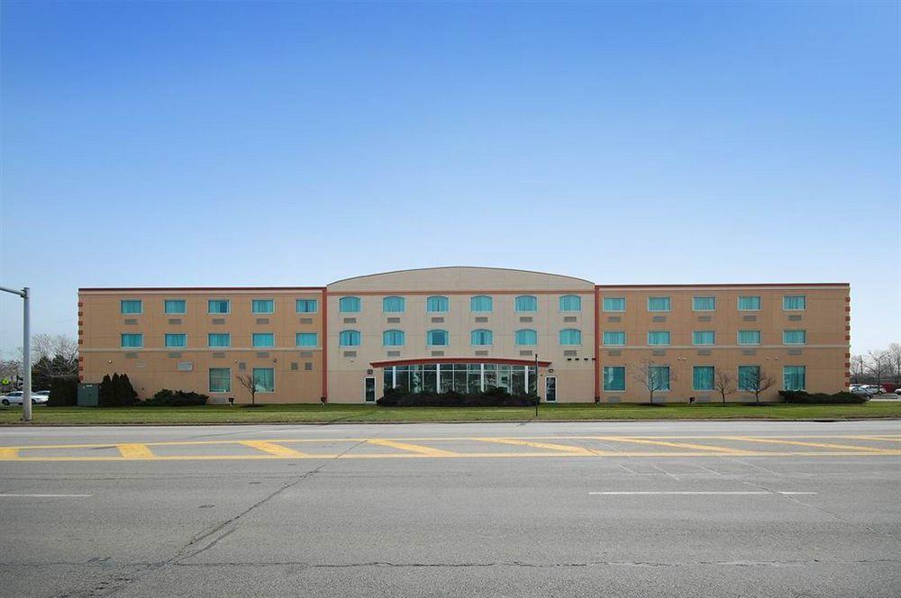 Best Western Airport Inn & Suites Cleveland Brook Park Exterior foto