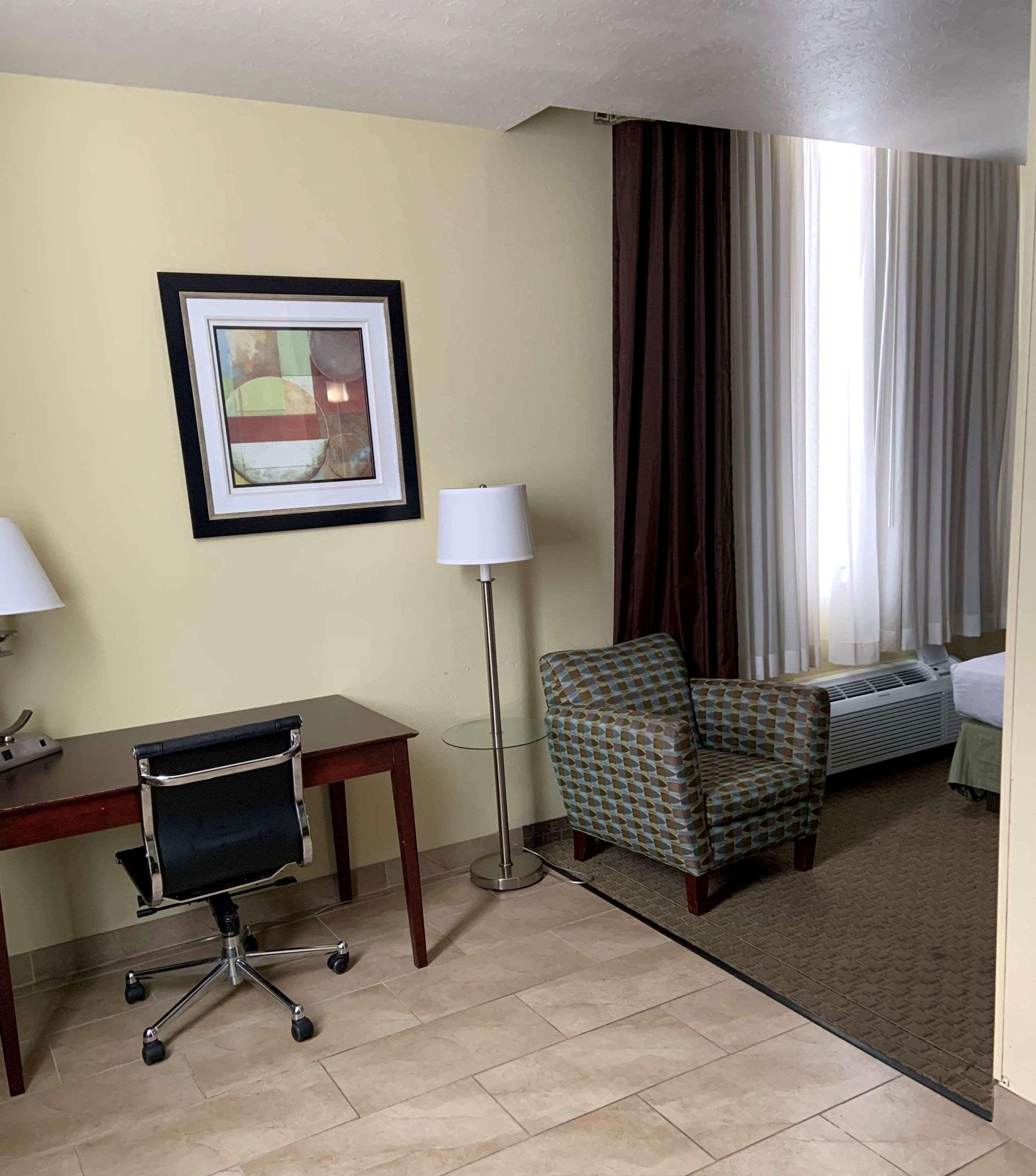 Best Western Airport Inn & Suites Cleveland Brook Park Exterior foto