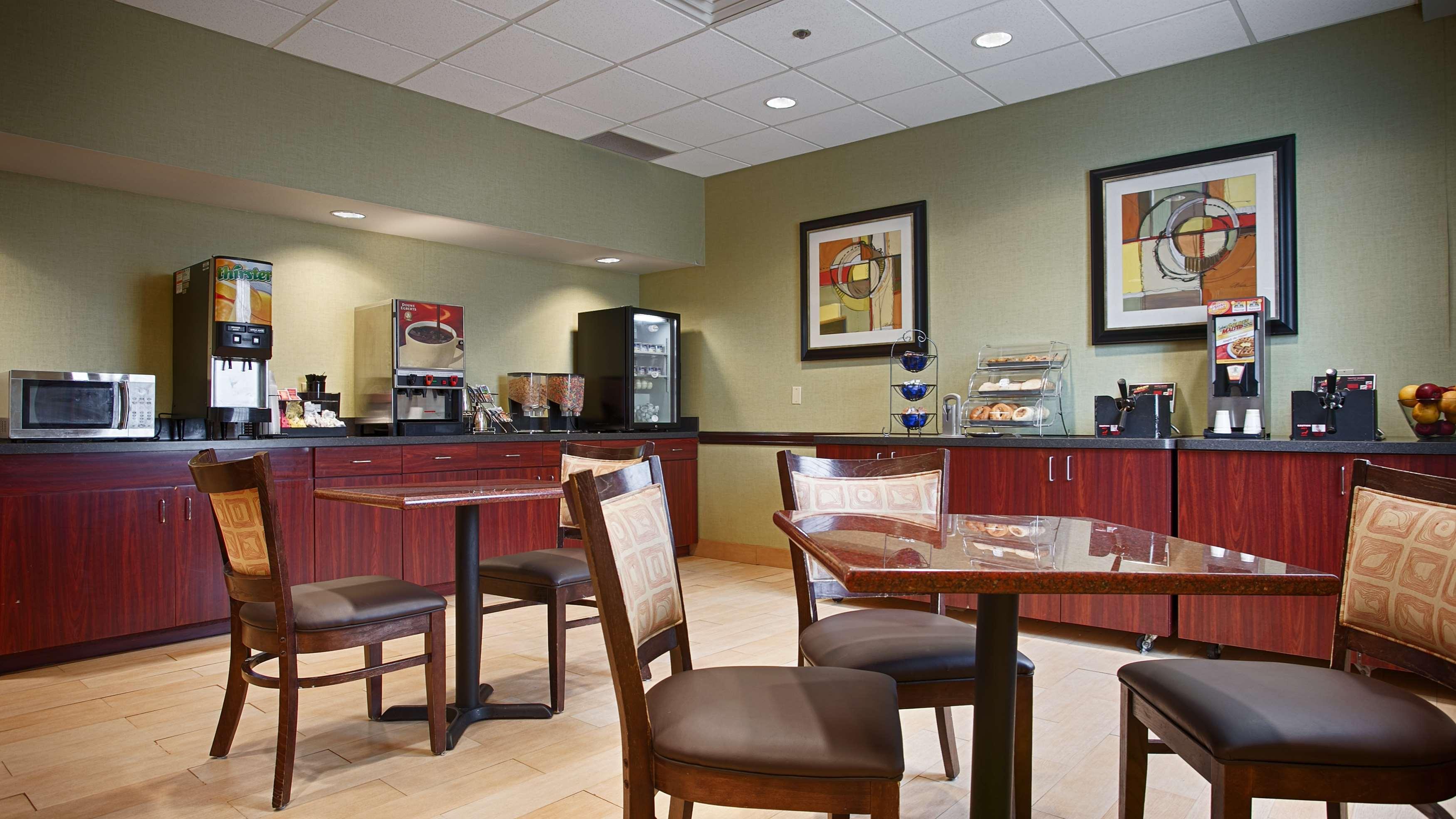 Best Western Airport Inn & Suites Cleveland Brook Park Exterior foto
