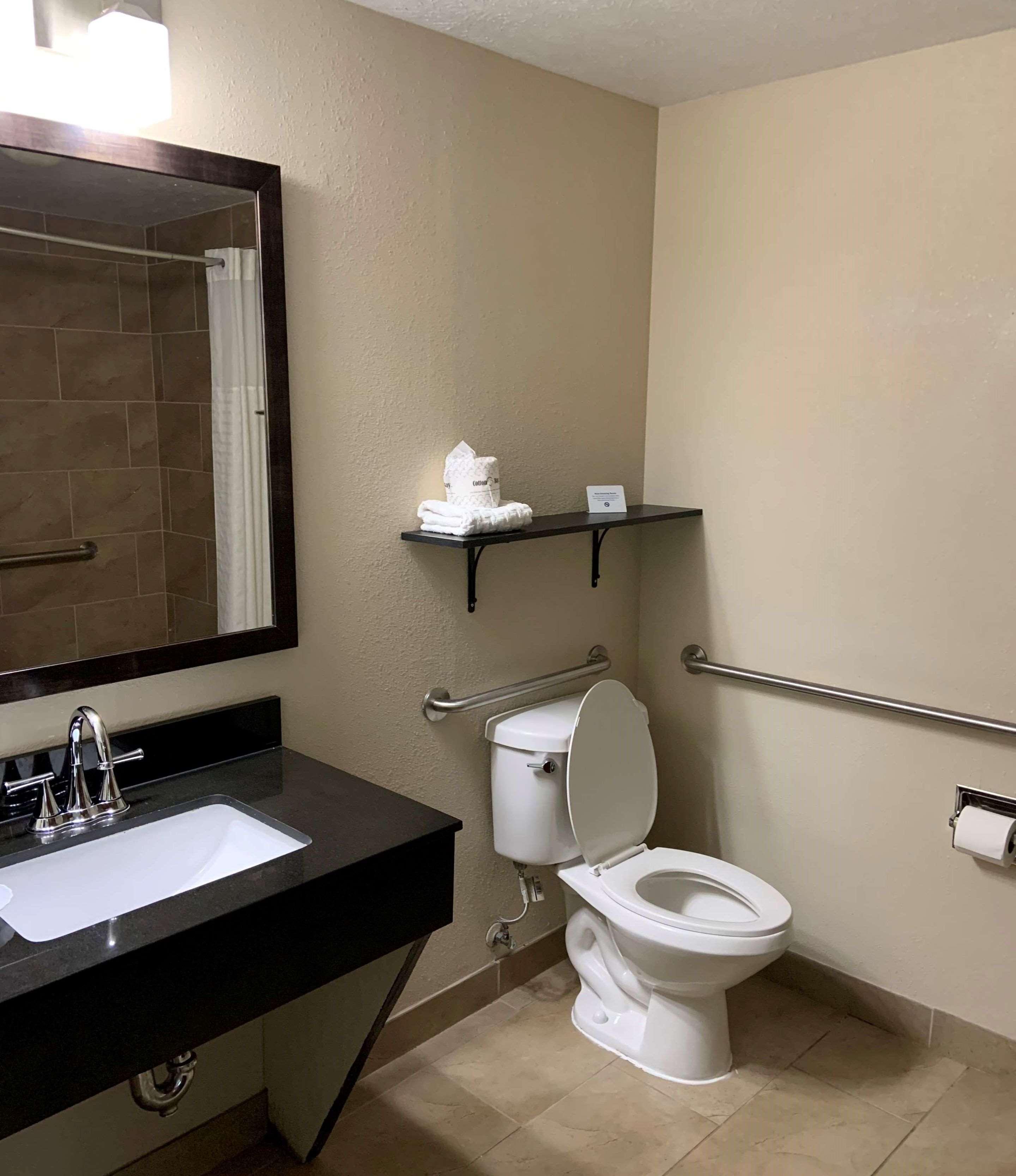 Best Western Airport Inn & Suites Cleveland Brook Park Exterior foto