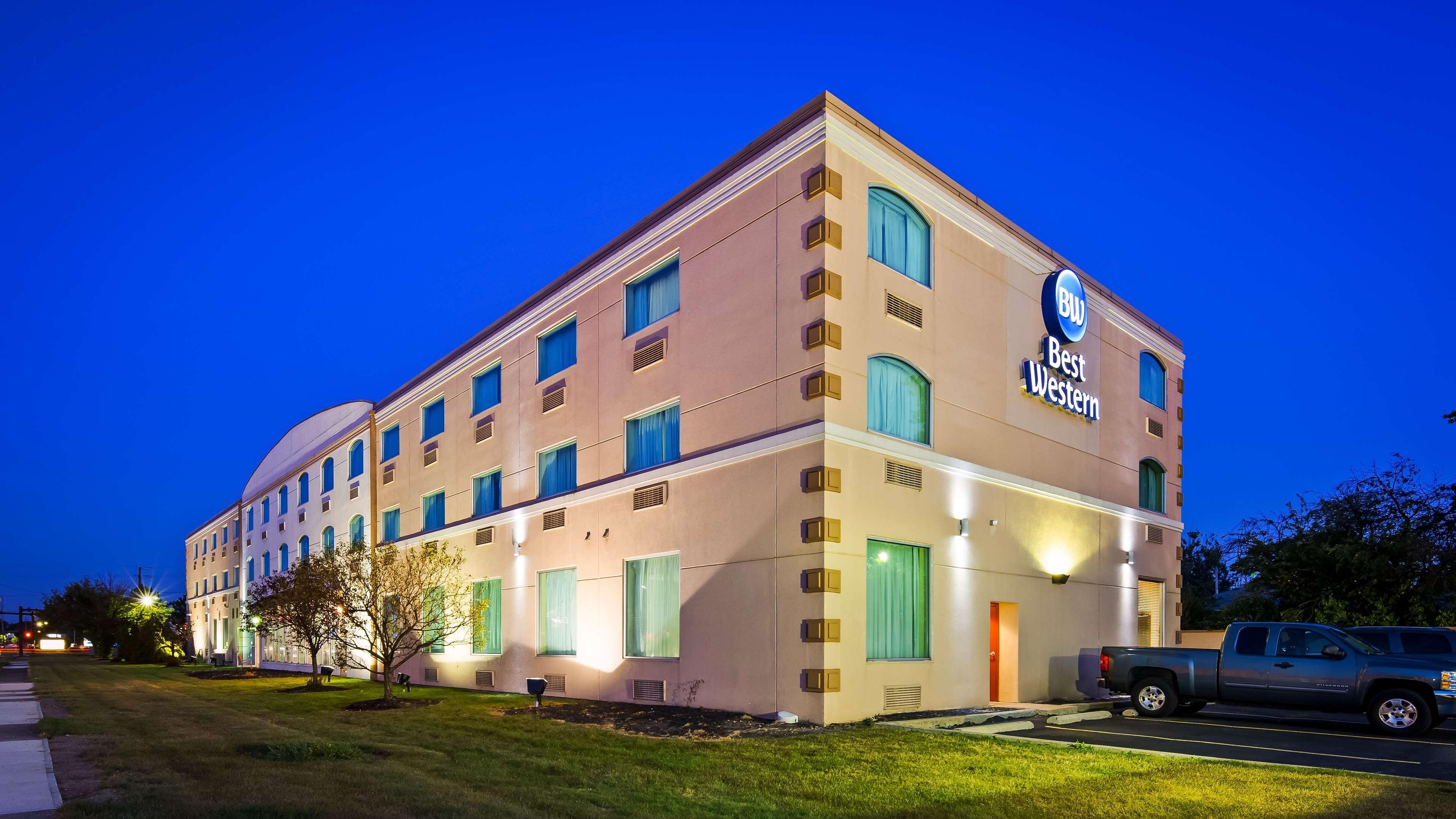 Best Western Airport Inn & Suites Cleveland Brook Park Exterior foto