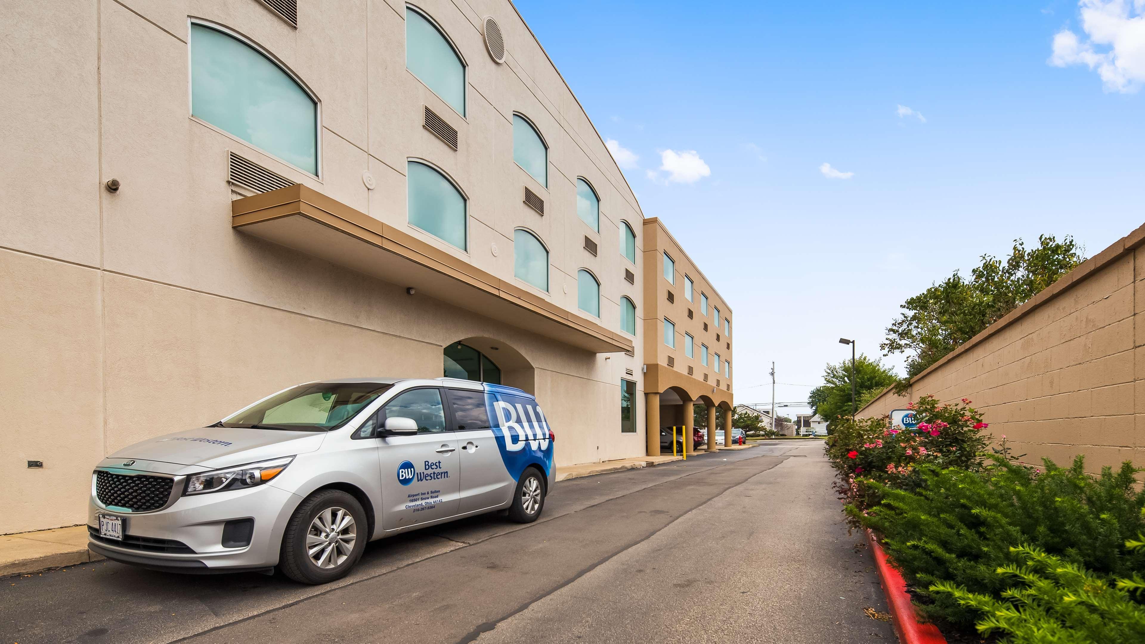 Best Western Airport Inn & Suites Cleveland Brook Park Exterior foto