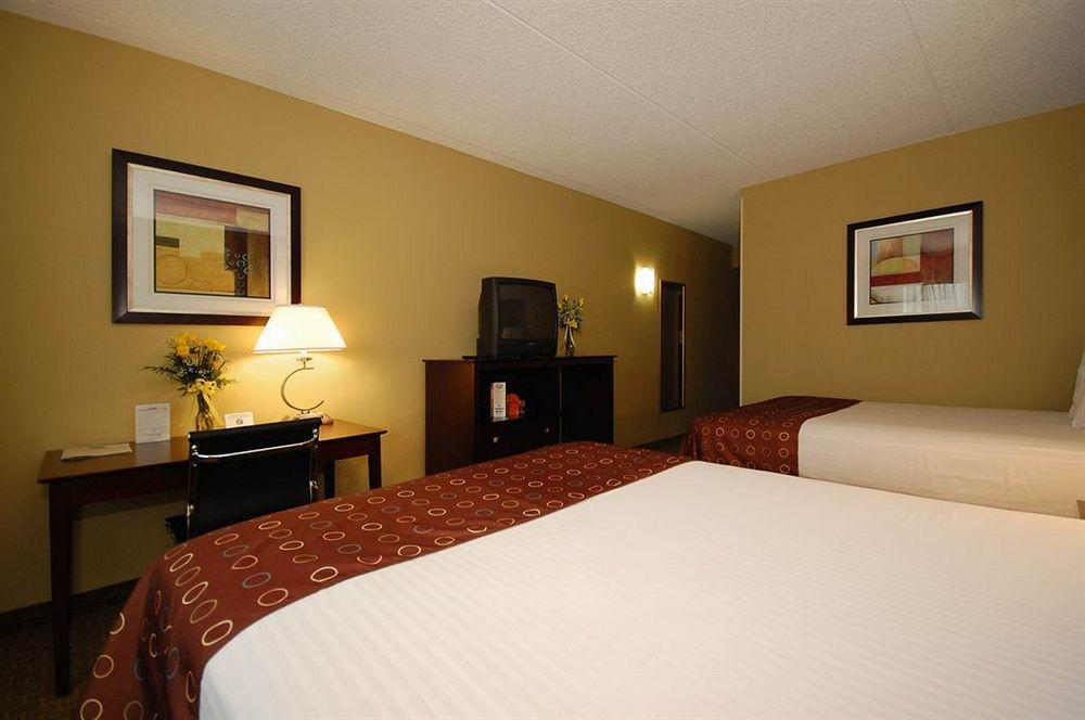 Best Western Airport Inn & Suites Cleveland Brook Park Quarto foto