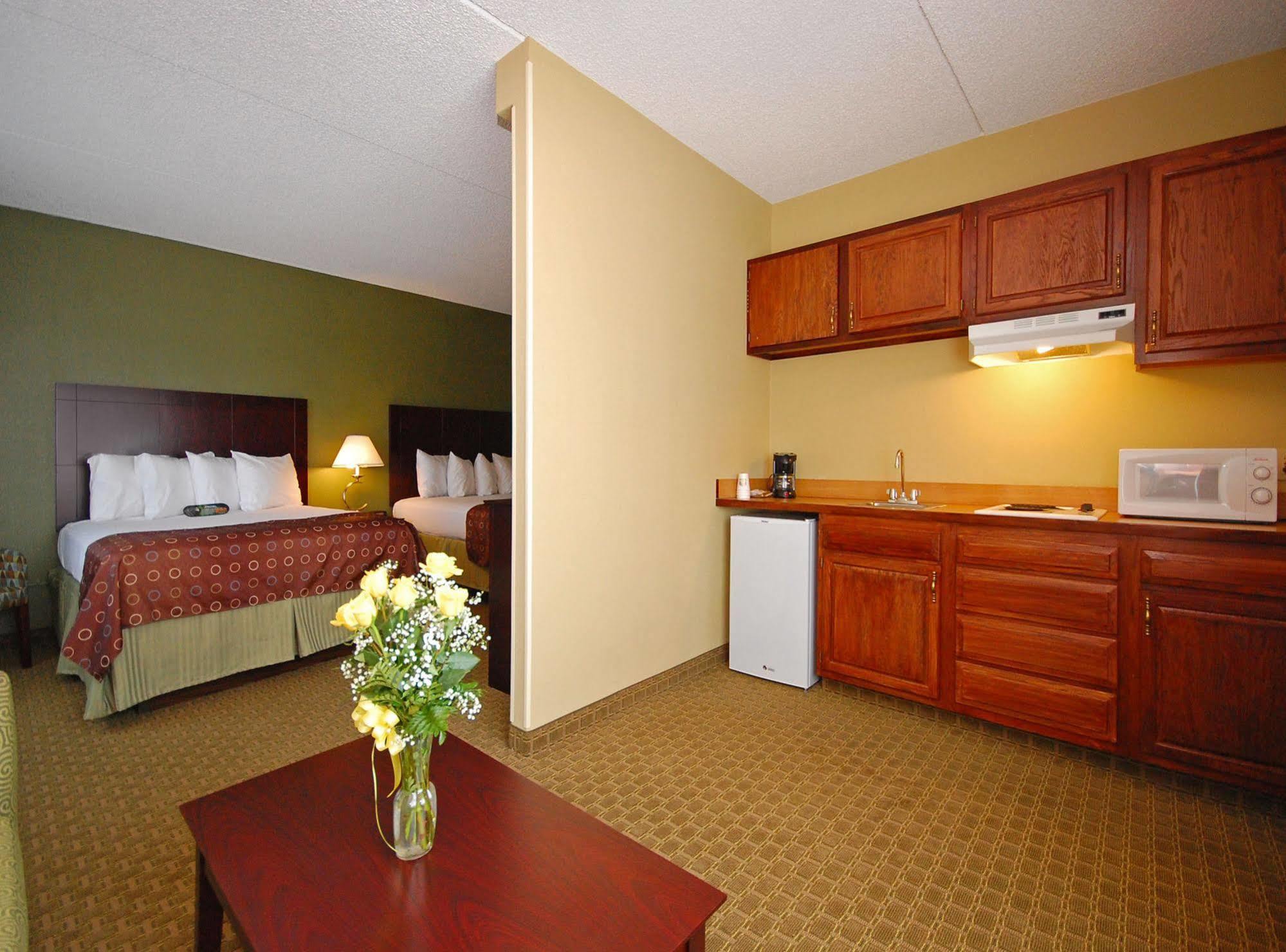 Best Western Airport Inn & Suites Cleveland Brook Park Quarto foto