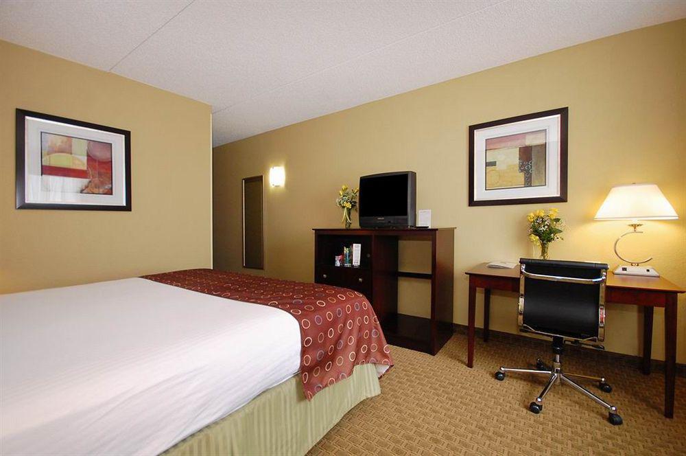 Best Western Airport Inn & Suites Cleveland Brook Park Exterior foto
